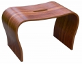Designová stolička ohýbaná, podýhovaná, dezén americký ořech, rozměr 45x25x28cm 